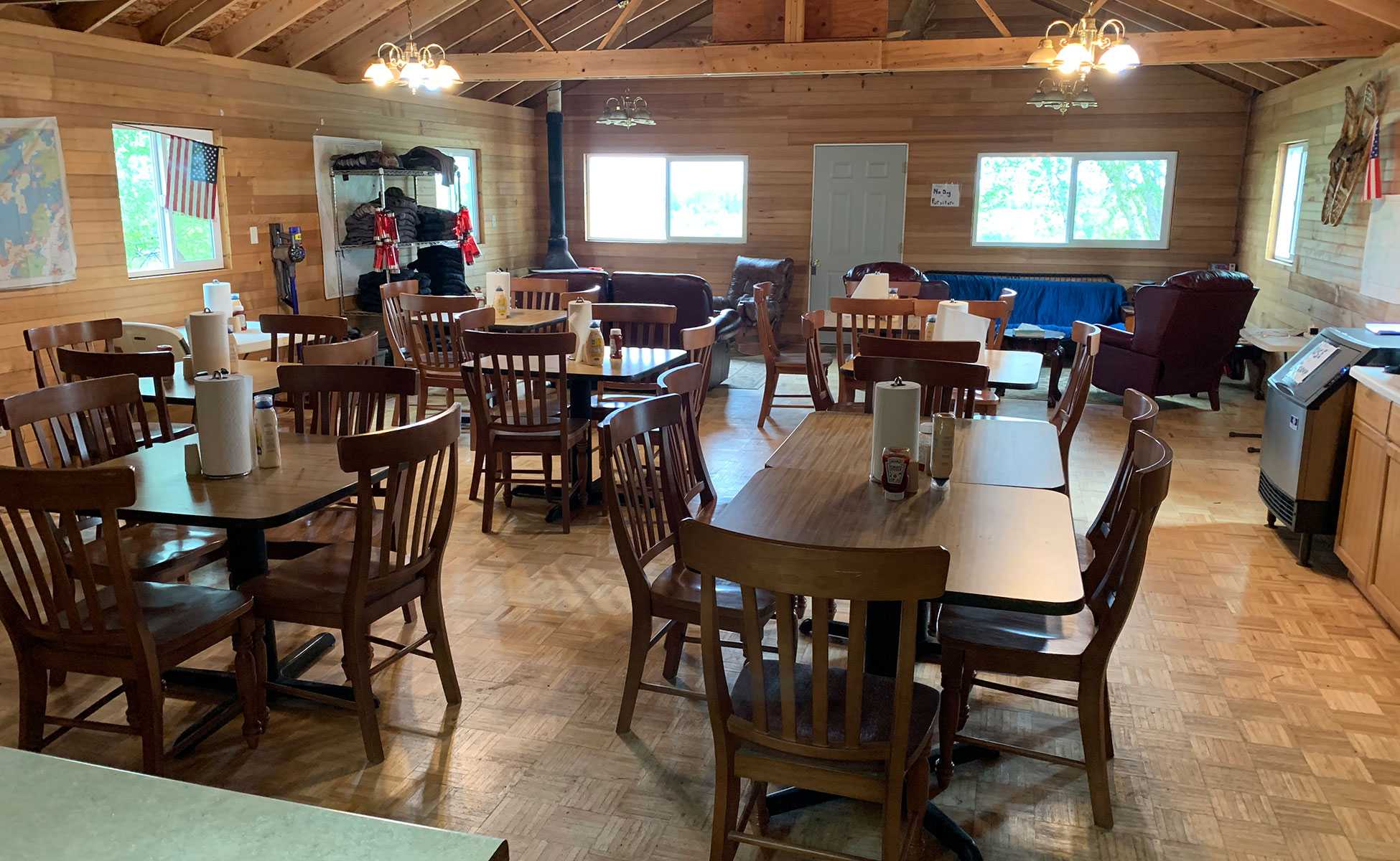 jakes_alaska_dining