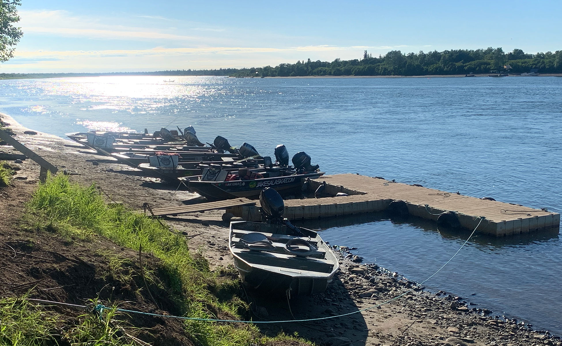 jakes_alaska_soreline_boats